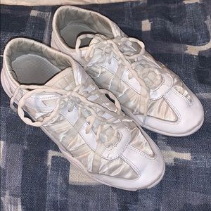NFINITY Evolution Cheer shoes. EUC Size 10 White